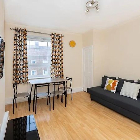 Ferienwohnung Tranquil 1Br In South Bank With Onsite Parking London Exterior foto