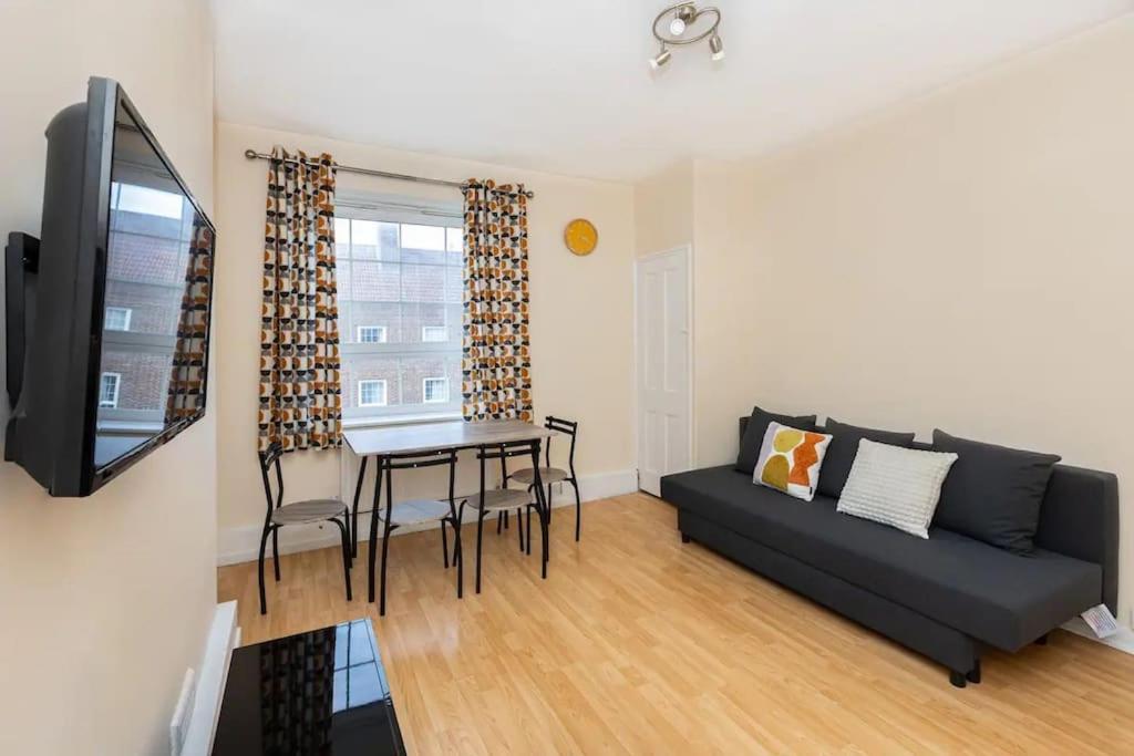 Ferienwohnung Tranquil 1Br In South Bank With Onsite Parking London Exterior foto
