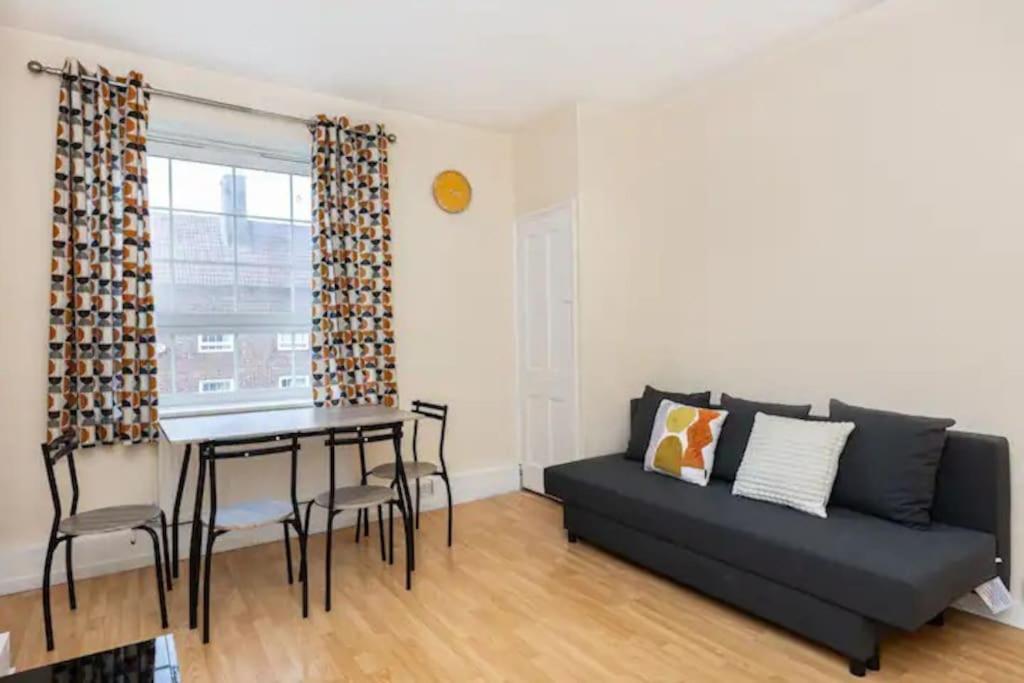 Ferienwohnung Tranquil 1Br In South Bank With Onsite Parking London Exterior foto