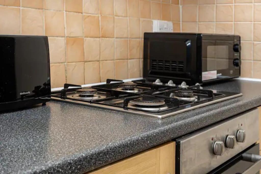 Ferienwohnung Tranquil 1Br In South Bank With Onsite Parking London Exterior foto