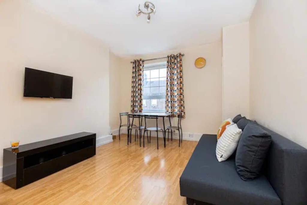 Ferienwohnung Tranquil 1Br In South Bank With Onsite Parking London Exterior foto