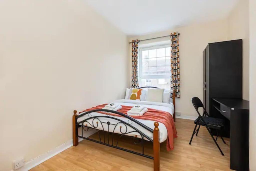 Ferienwohnung Tranquil 1Br In South Bank With Onsite Parking London Exterior foto