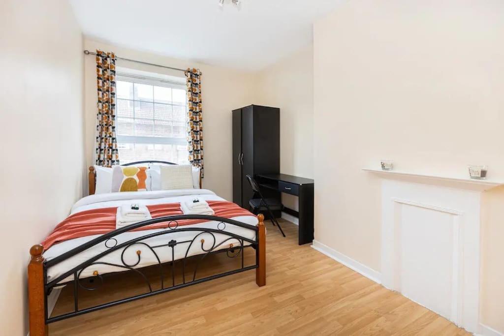 Ferienwohnung Tranquil 1Br In South Bank With Onsite Parking London Exterior foto