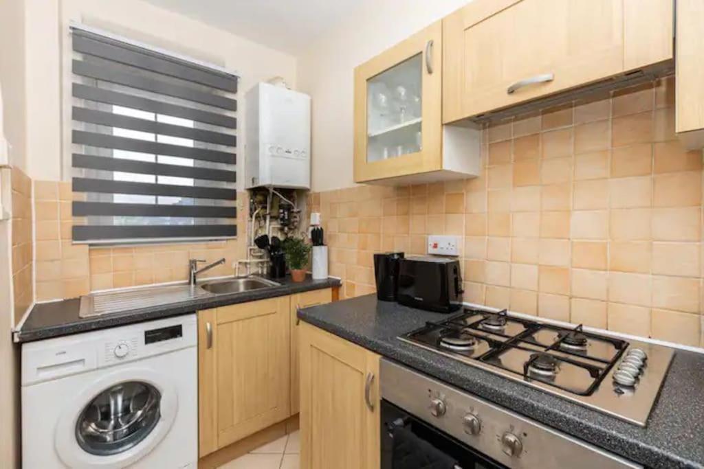 Ferienwohnung Tranquil 1Br In South Bank With Onsite Parking London Exterior foto