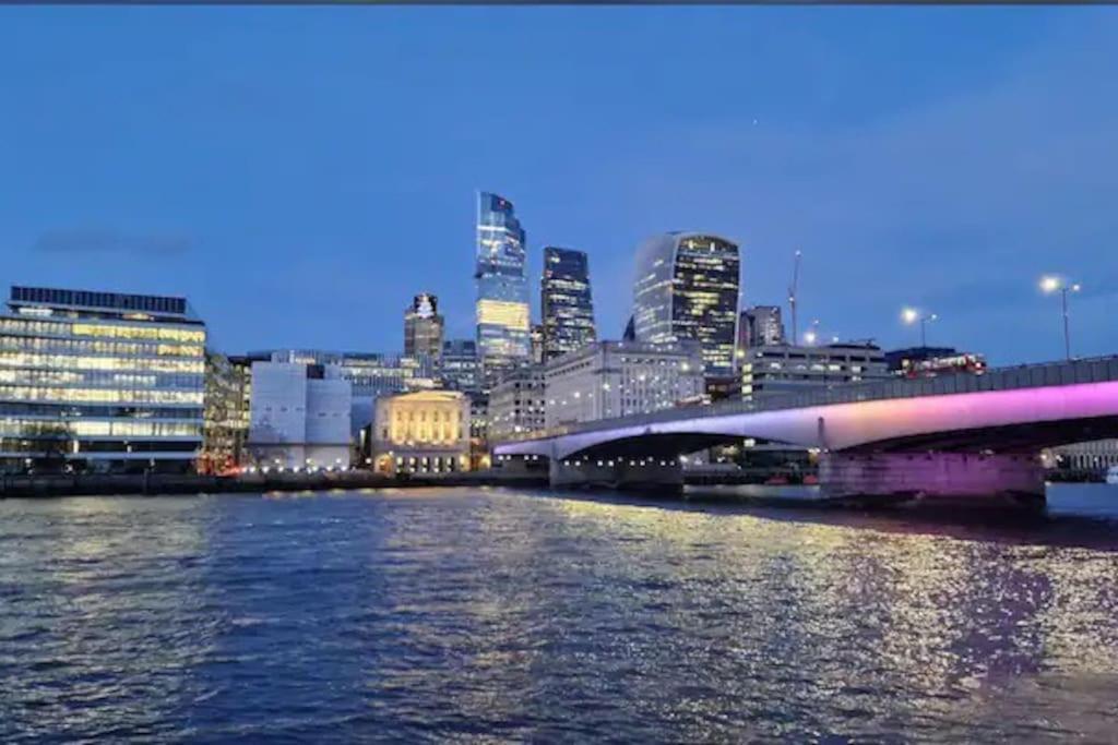 Ferienwohnung Tranquil 1Br In South Bank With Onsite Parking London Exterior foto